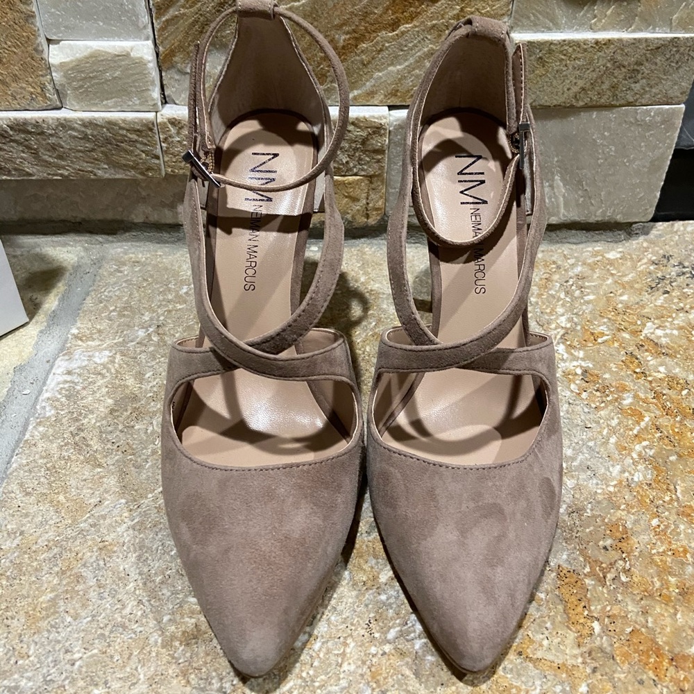 NEW, Neiman Marcus, “Pratt” taupe leather heels - Picture 2 of 6